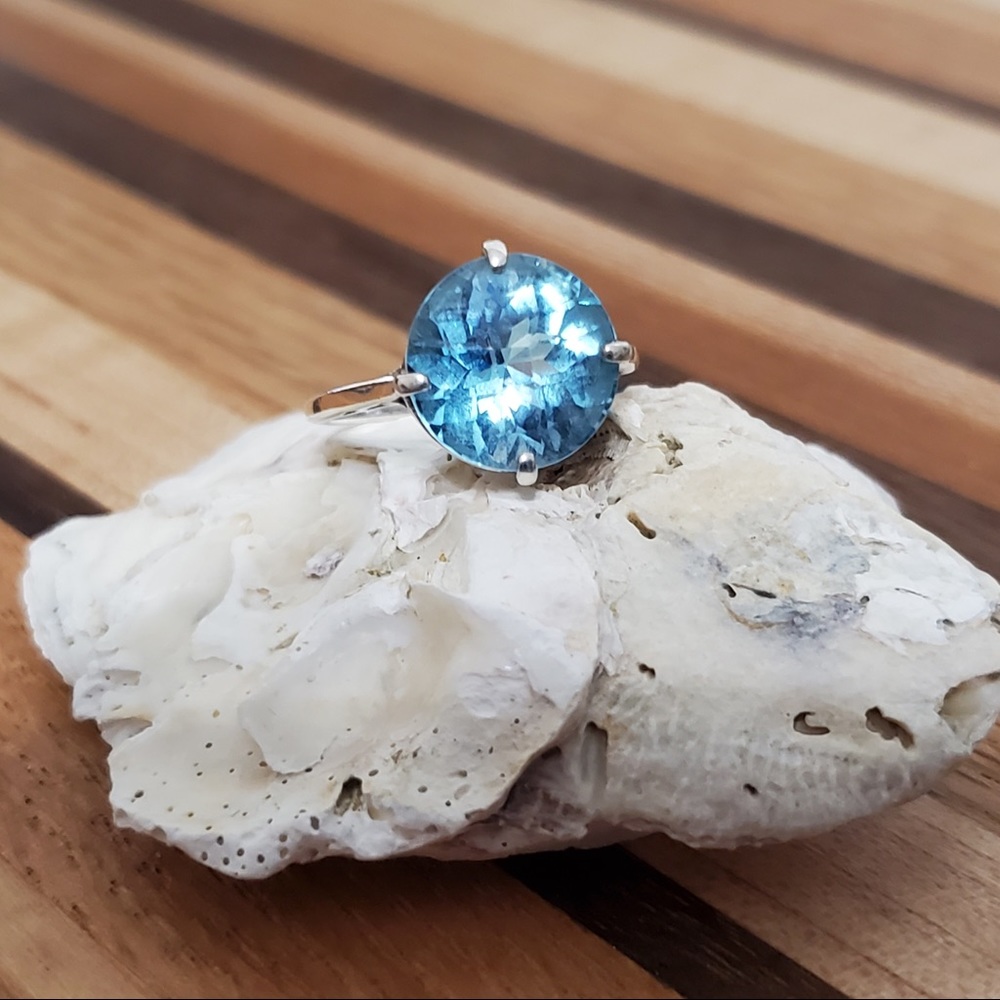 Round Blue Topaz in Sterling Filigree Setting 6.75
